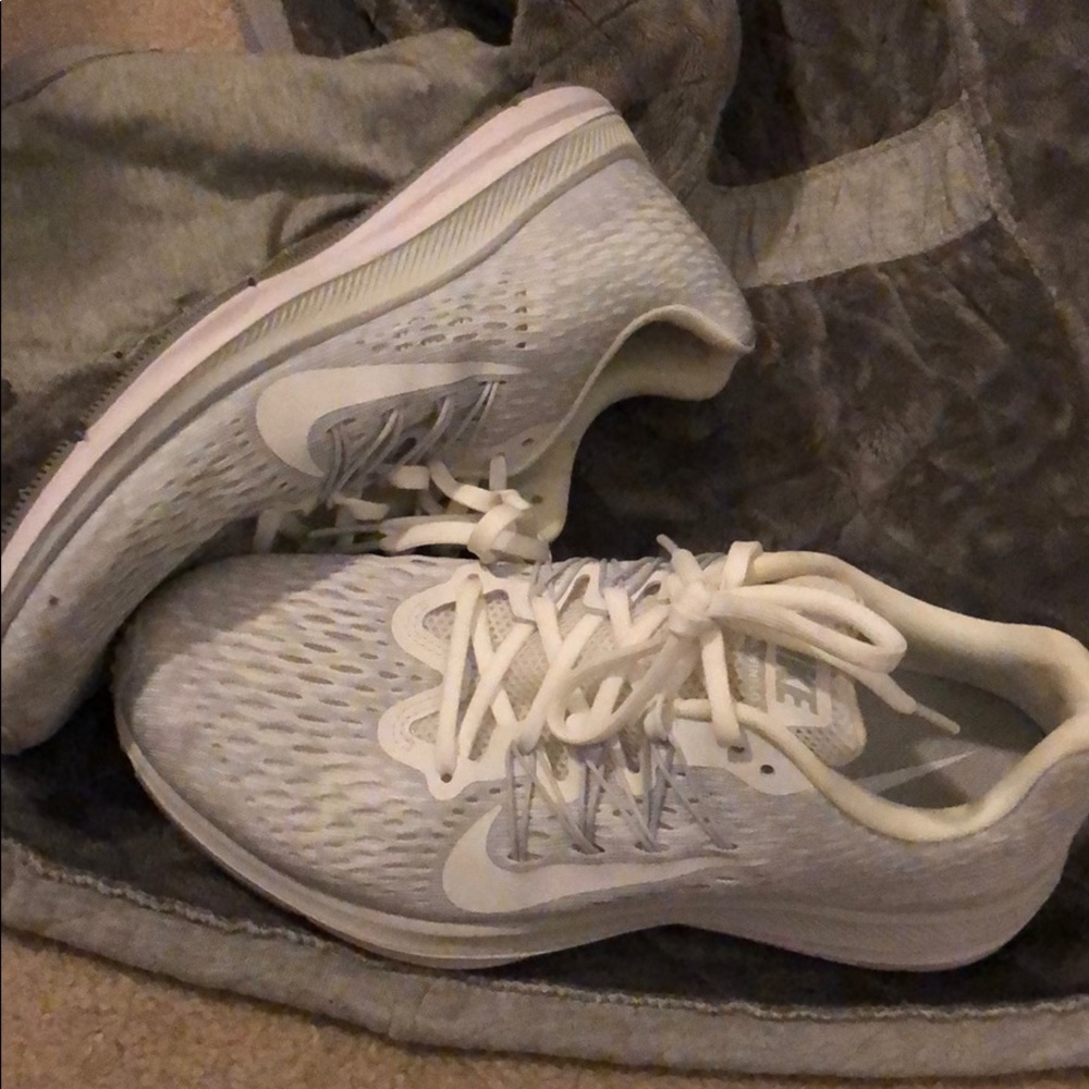 Nike white zoom like new